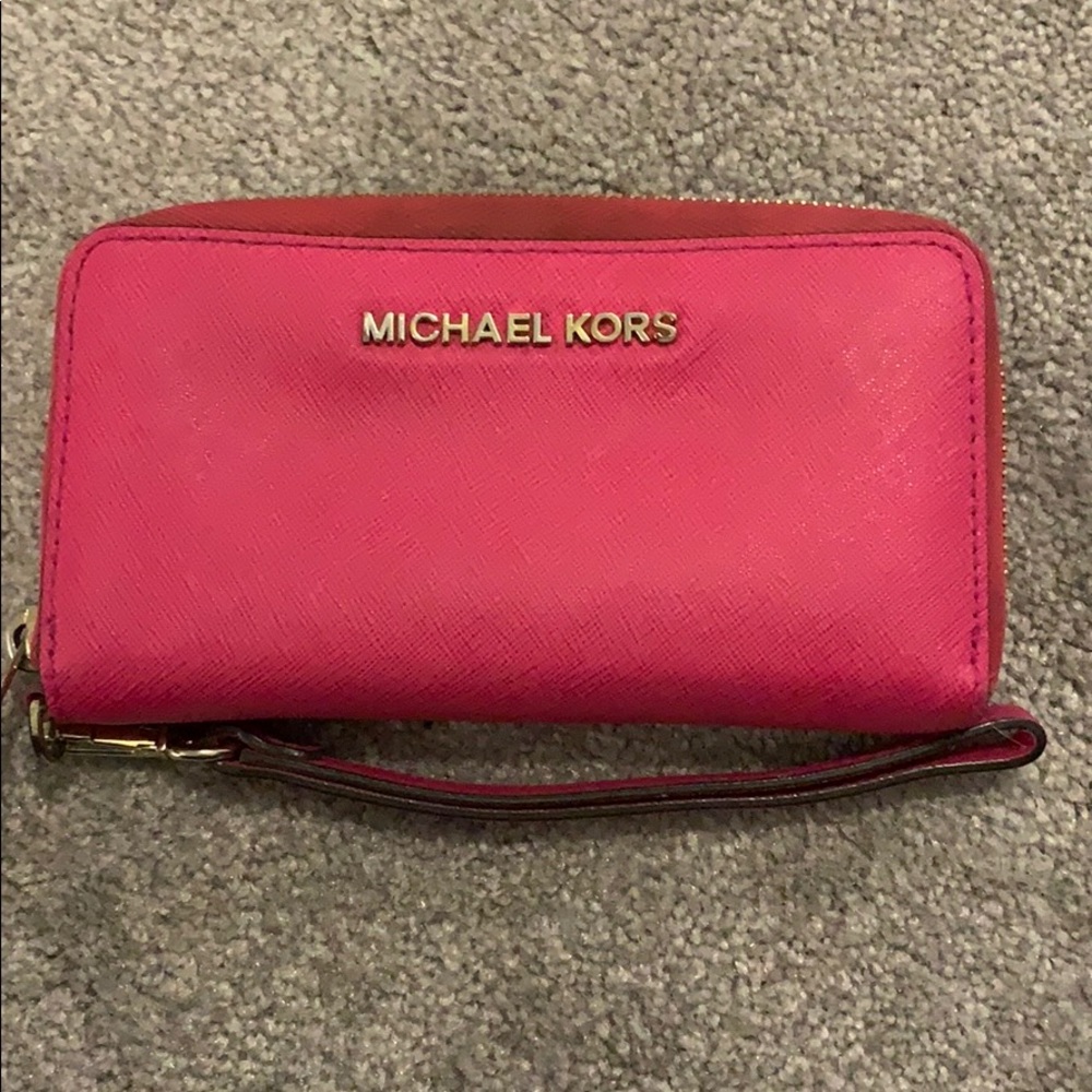 COPY - Michael kors wristlet wallet